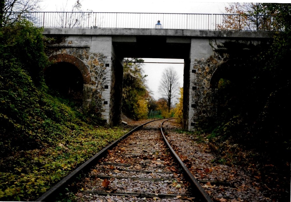 Voie ferrée sous un pont sur la ligne Sézanne – Anglure