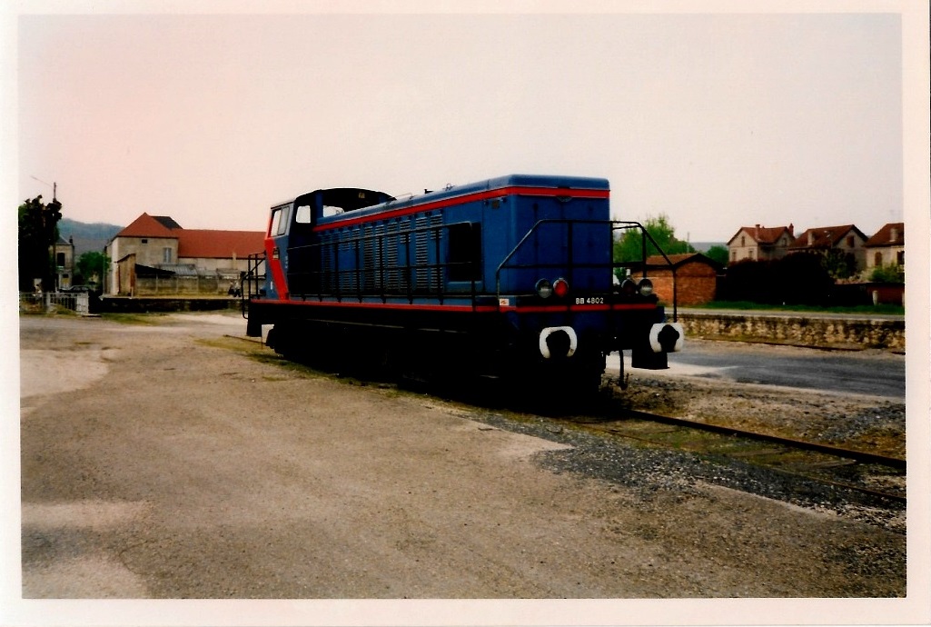 Quai d’embarquement à Sézanne en 1996 avec BB 4800